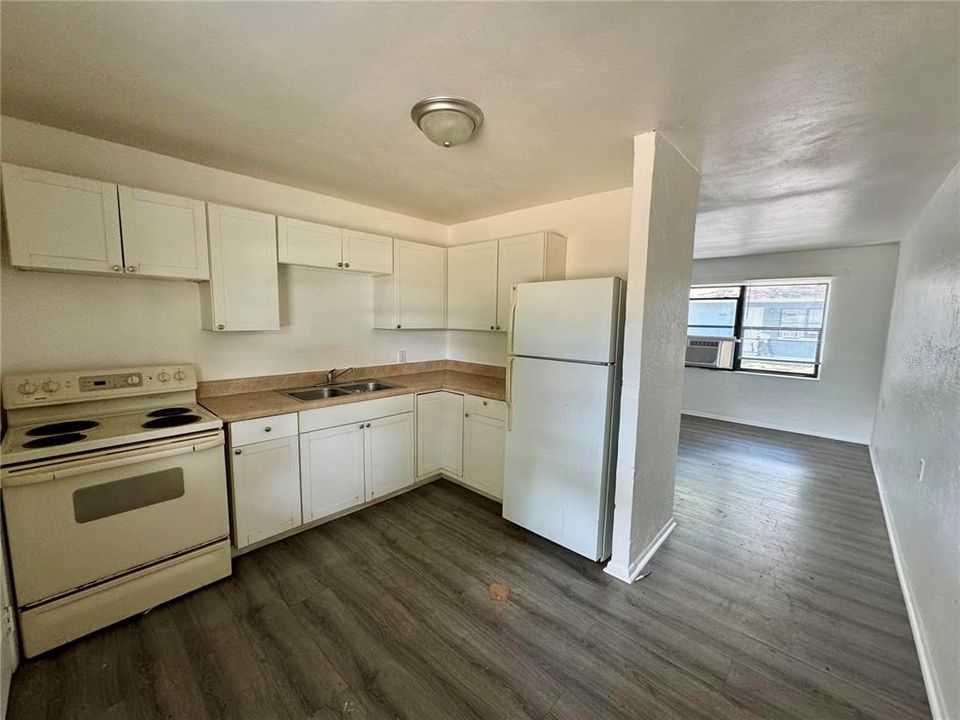 出租: $1,150 (2 贝兹, 1 浴室, 700 平方英尺)