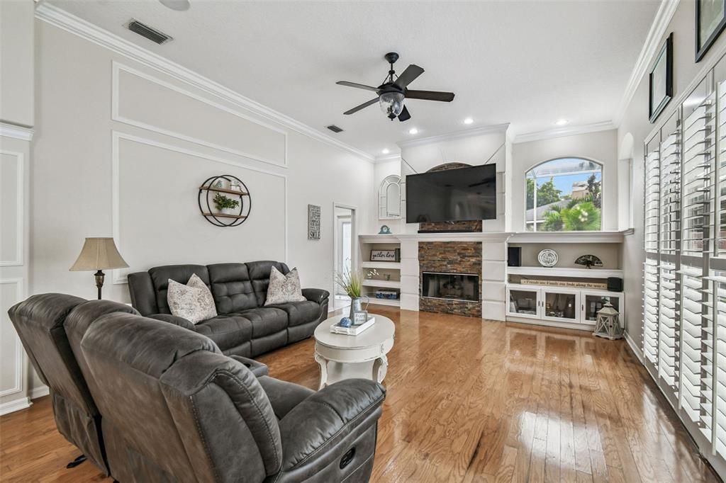 Active With Contract: $850,000 (4 beds, 3 baths, 2596 Square Feet)