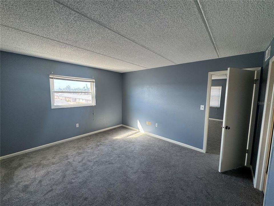 For Sale: $169,000 (2 beds, 2 baths, 1190 Square Feet)