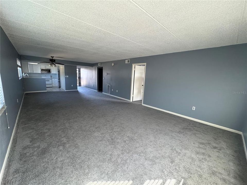 For Sale: $169,000 (2 beds, 2 baths, 1190 Square Feet)