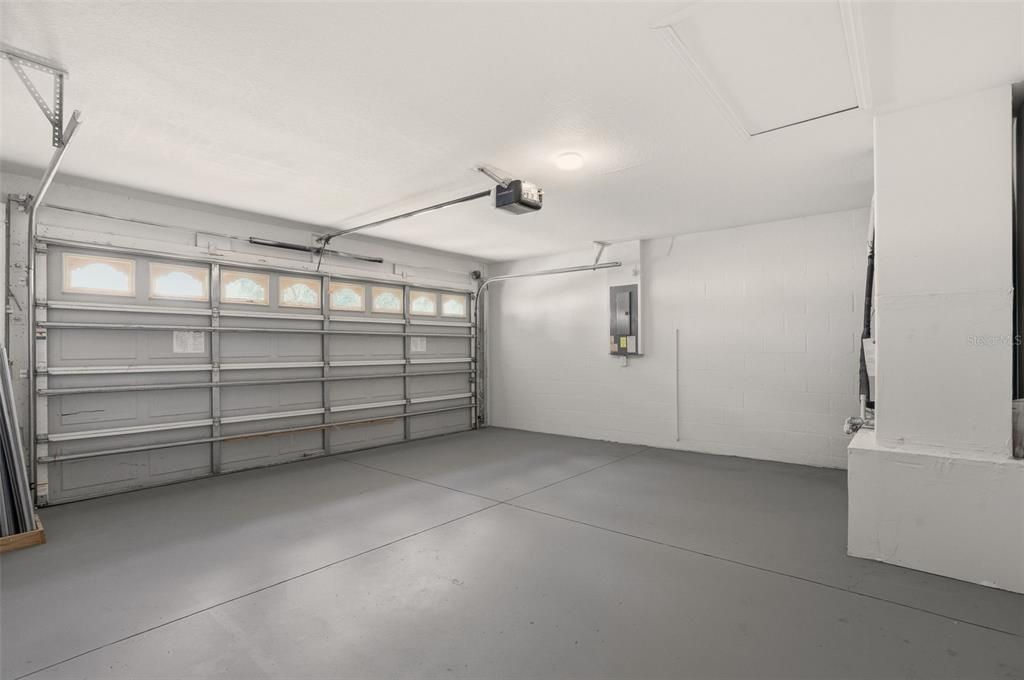 Active With Contract: $274,900 (3 beds, 2 baths, 1400 Square Feet)