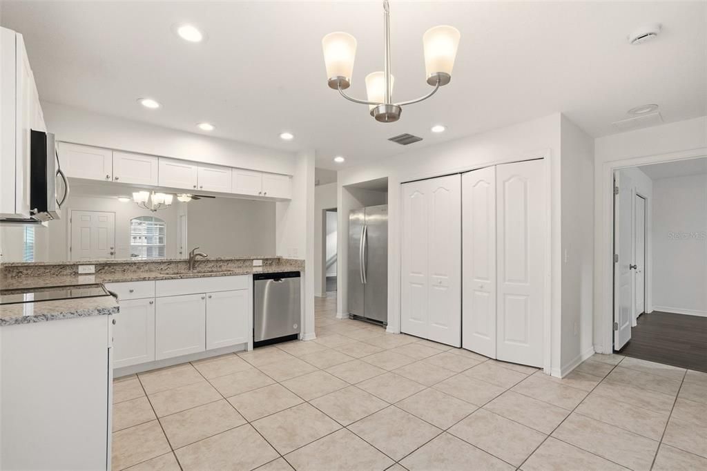Active With Contract: $274,900 (3 beds, 2 baths, 1400 Square Feet)