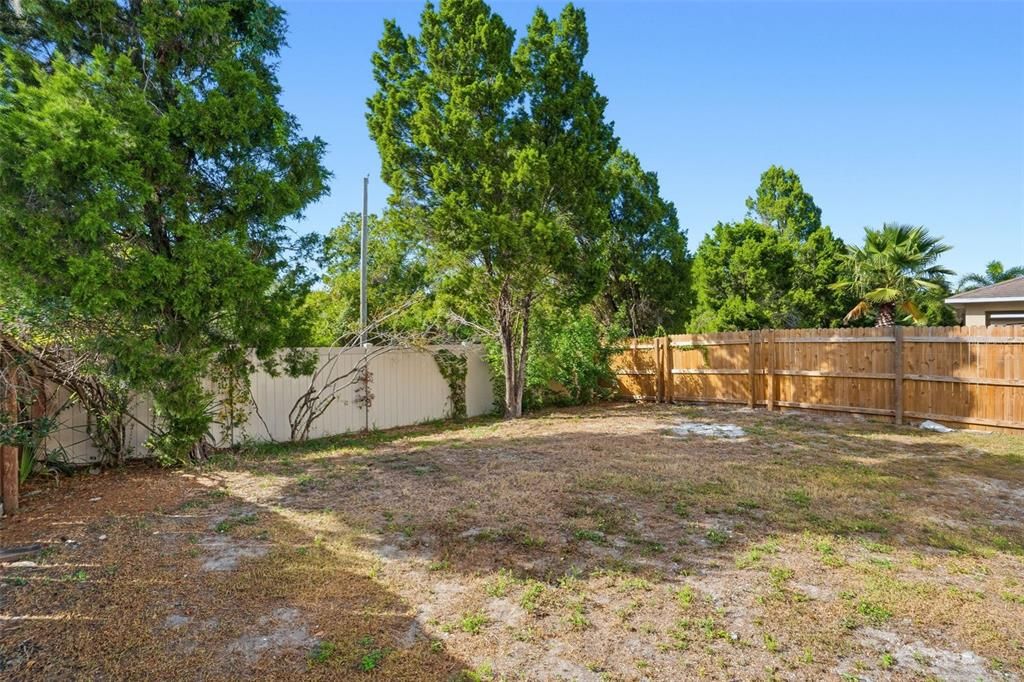 Active With Contract: $274,900 (3 beds, 2 baths, 1400 Square Feet)