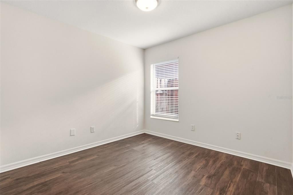 Active With Contract: $274,900 (3 beds, 2 baths, 1400 Square Feet)