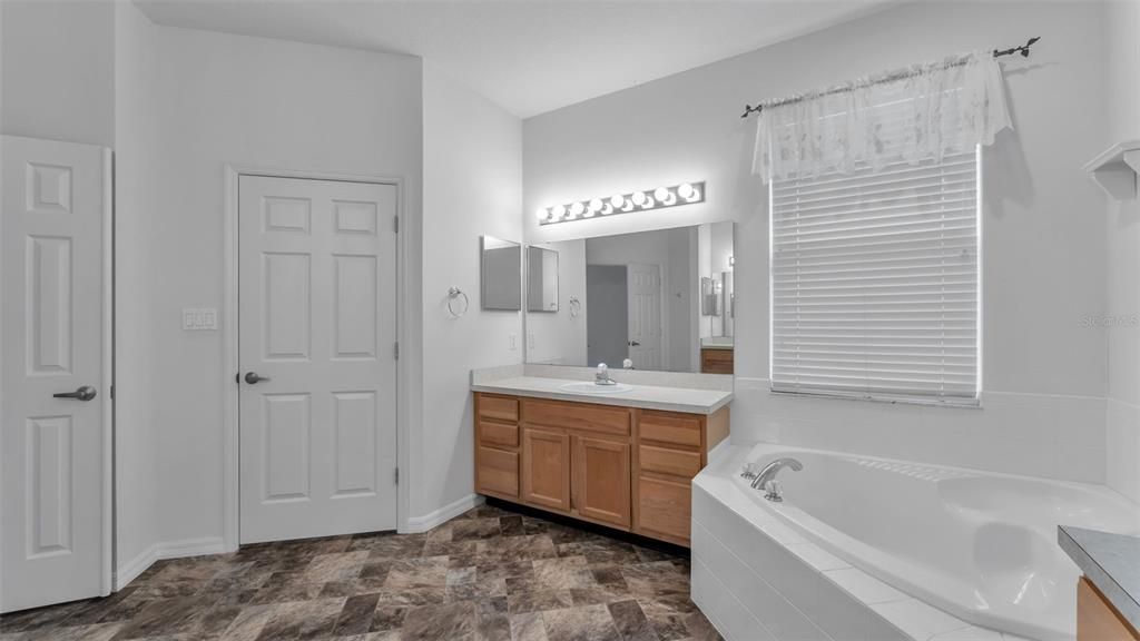 En Venta: $350,000 (3 camas, 2 baños, 2117 Pies cuadrados)