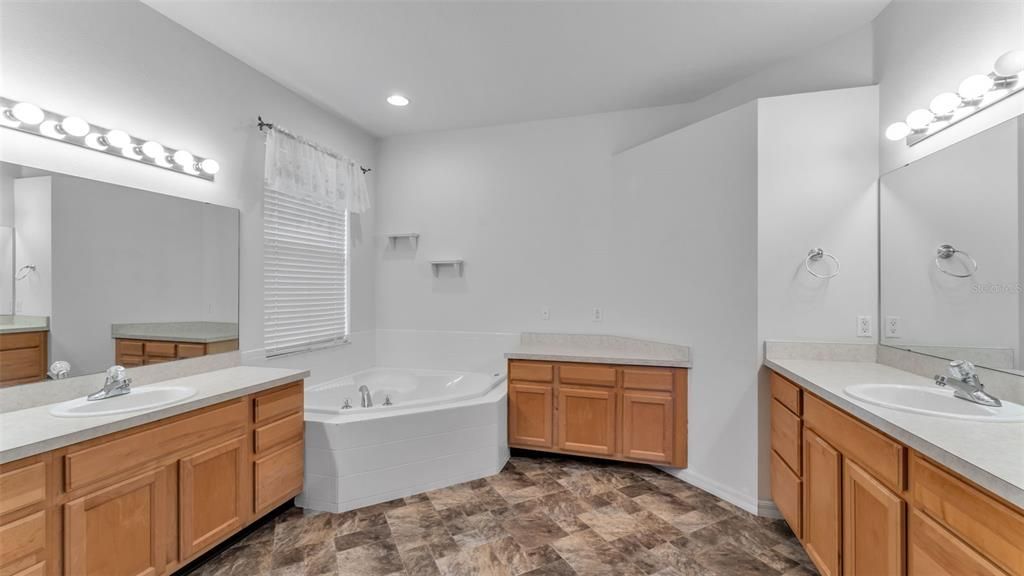 En Venta: $350,000 (3 camas, 2 baños, 2117 Pies cuadrados)