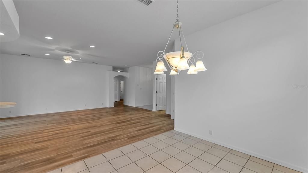 En Venta: $350,000 (3 camas, 2 baños, 2117 Pies cuadrados)