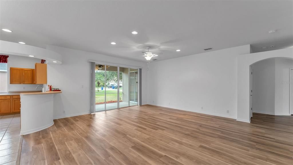 En Venta: $350,000 (3 camas, 2 baños, 2117 Pies cuadrados)