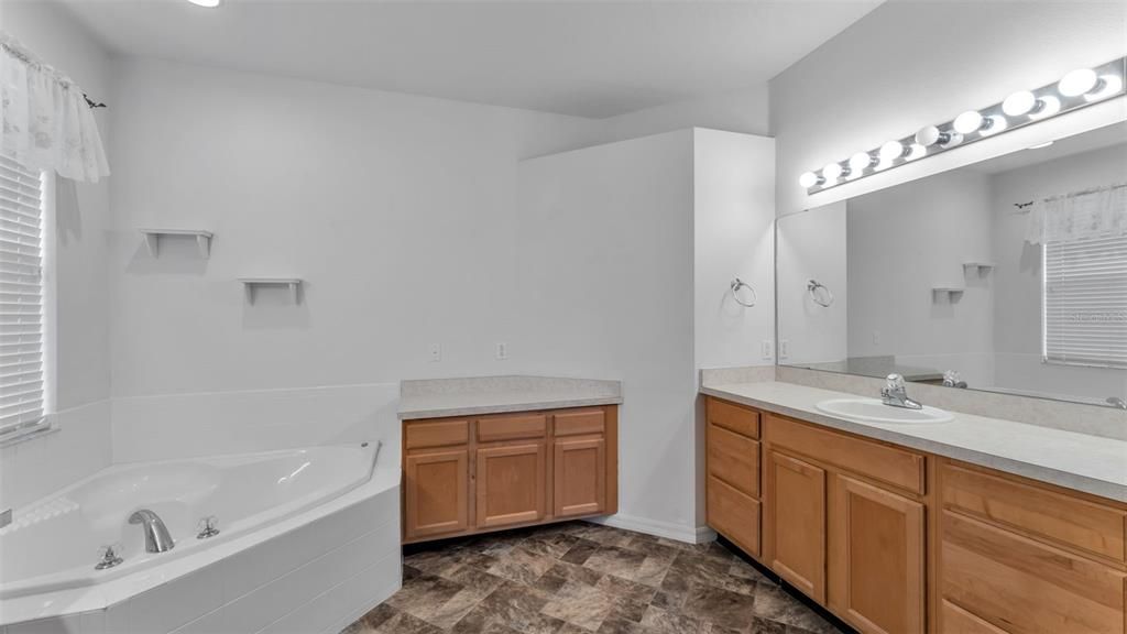 En Venta: $350,000 (3 camas, 2 baños, 2117 Pies cuadrados)