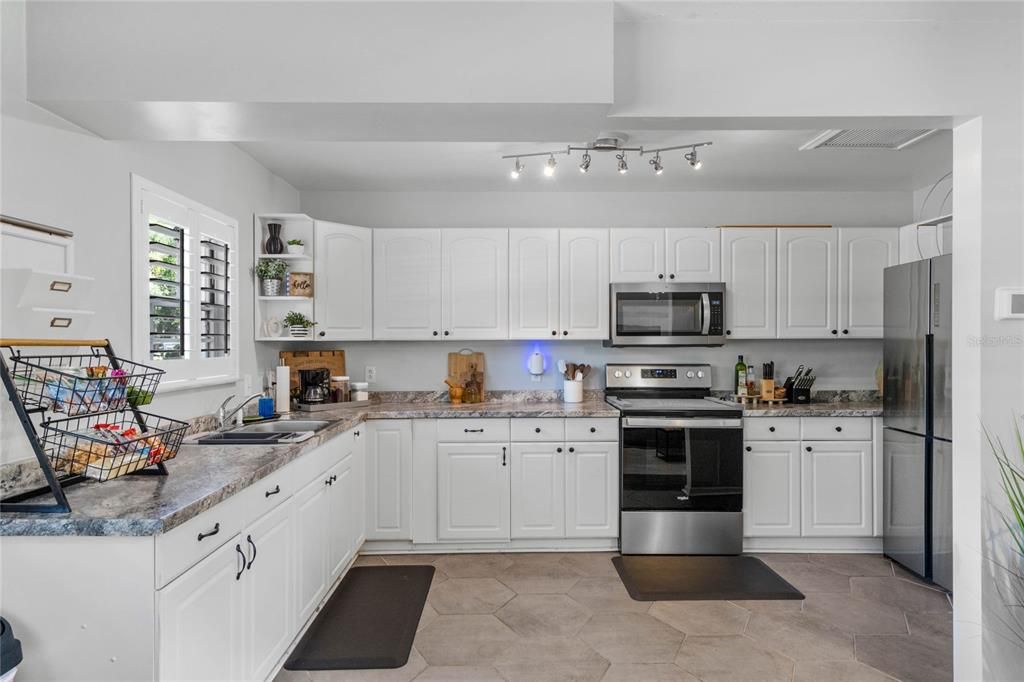 待售: $1,335,000 (4 贝兹, 3 浴室, 3688 平方英尺)