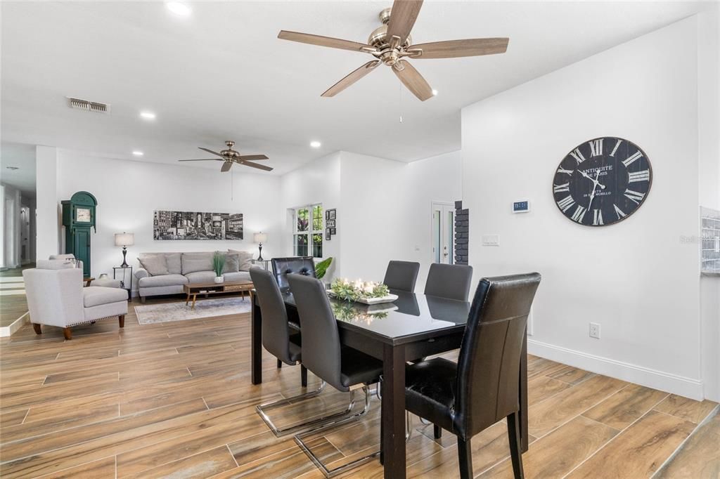 待售: $1,335,000 (4 贝兹, 3 浴室, 3688 平方英尺)