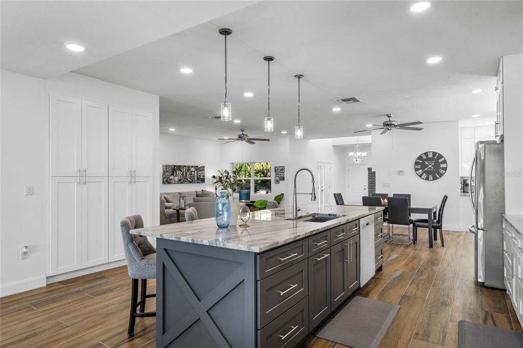 待售: $1,335,000 (4 贝兹, 3 浴室, 3688 平方英尺)