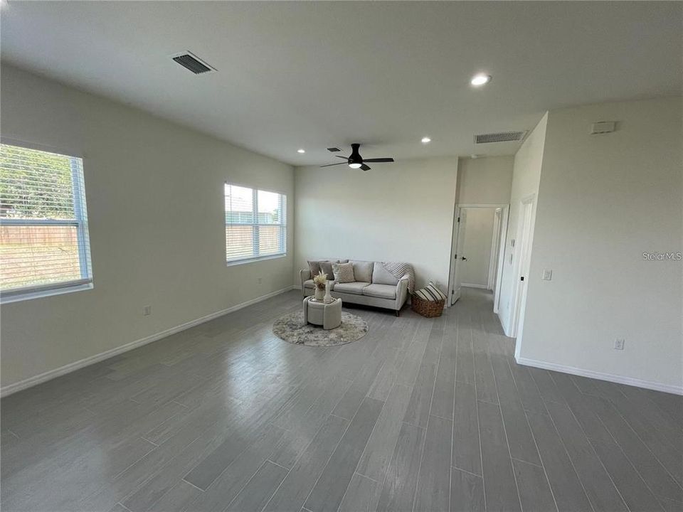 For Rent: $2,200 (3 beds, 2 baths, 1891 Square Feet)