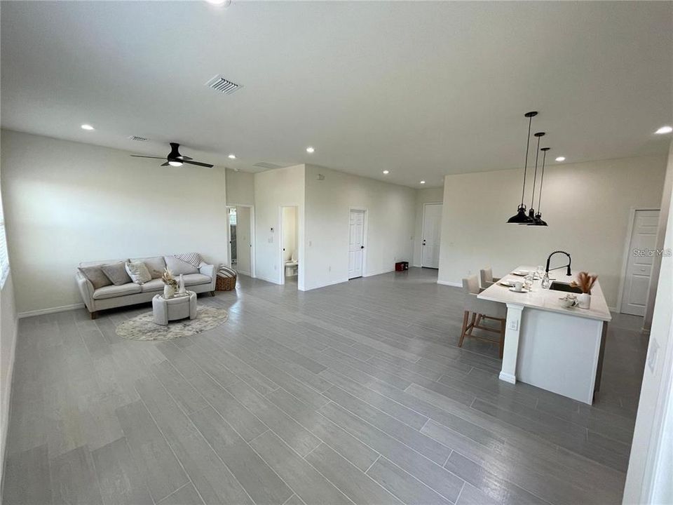 For Rent: $2,200 (3 beds, 2 baths, 1891 Square Feet)