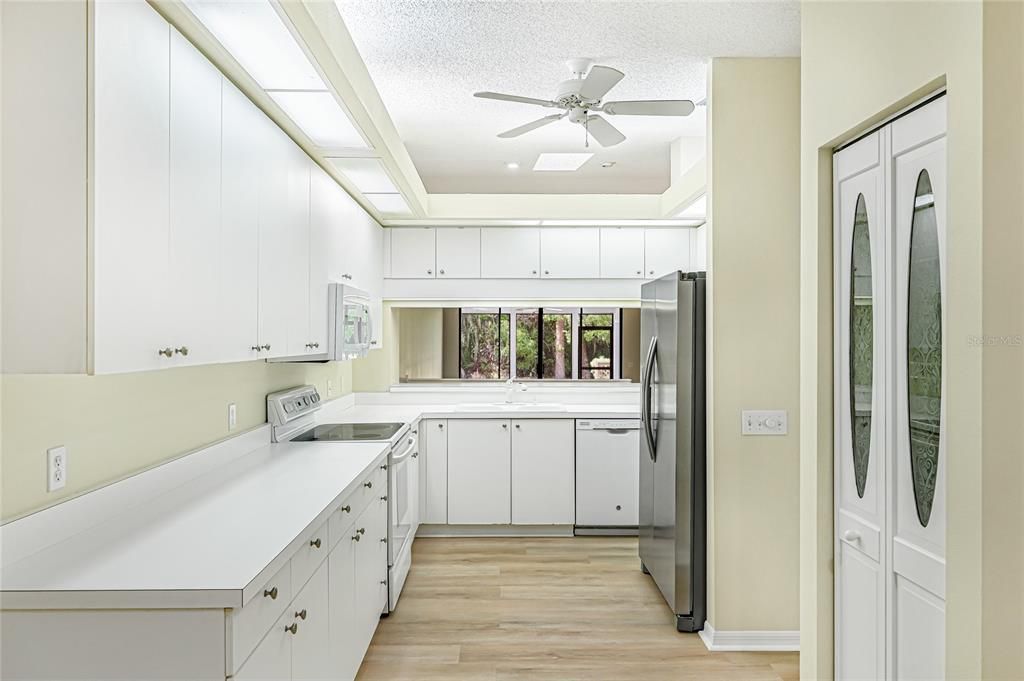For Sale: $349,000 (2 beds, 2 baths, 1804 Square Feet)