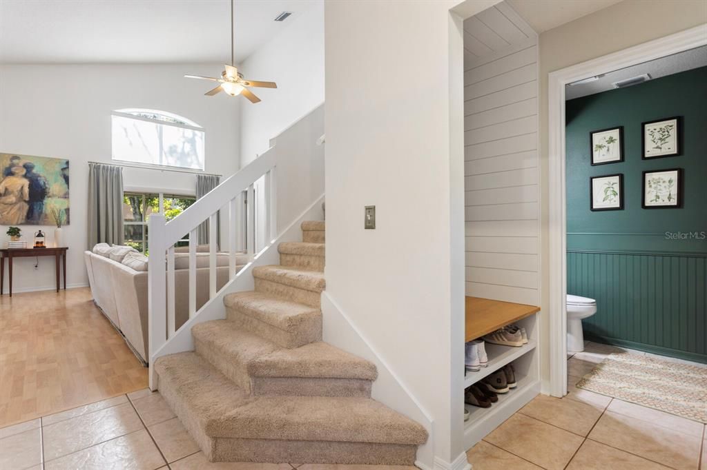 Под контрактом: $575,000 (4 спален, 2 ванн, 1816 Квадратных фут)