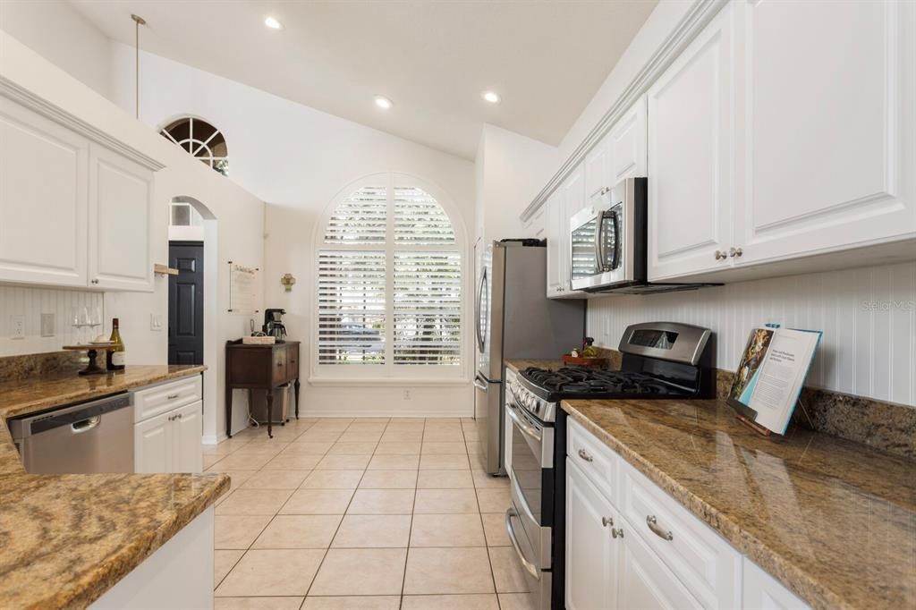 Под контрактом: $575,000 (4 спален, 2 ванн, 1816 Квадратных фут)