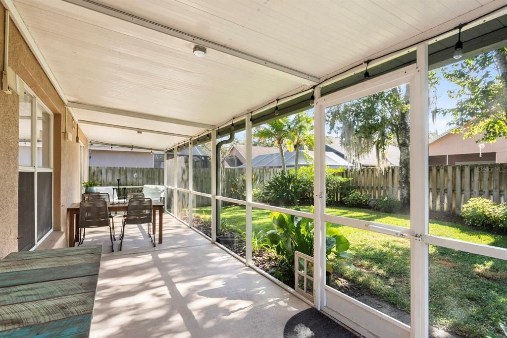 Под контрактом: $575,000 (4 спален, 2 ванн, 1816 Квадратных фут)