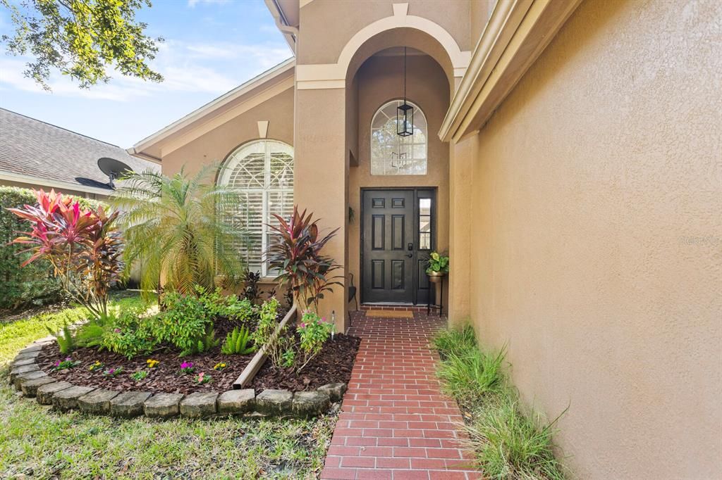 Под контрактом: $575,000 (4 спален, 2 ванн, 1816 Квадратных фут)