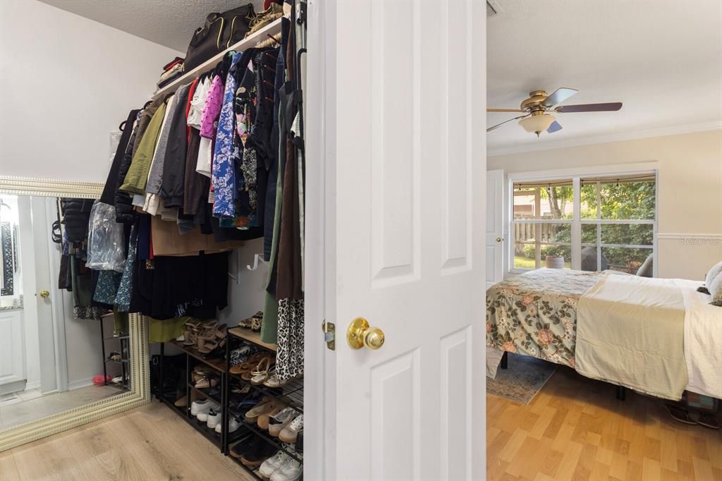 Под контрактом: $575,000 (4 спален, 2 ванн, 1816 Квадратных фут)