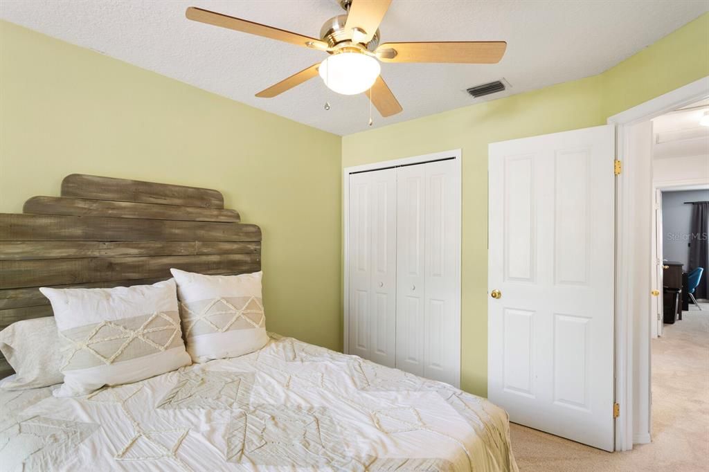 Под контрактом: $575,000 (4 спален, 2 ванн, 1816 Квадратных фут)