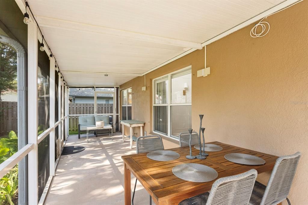 Под контрактом: $575,000 (4 спален, 2 ванн, 1816 Квадратных фут)