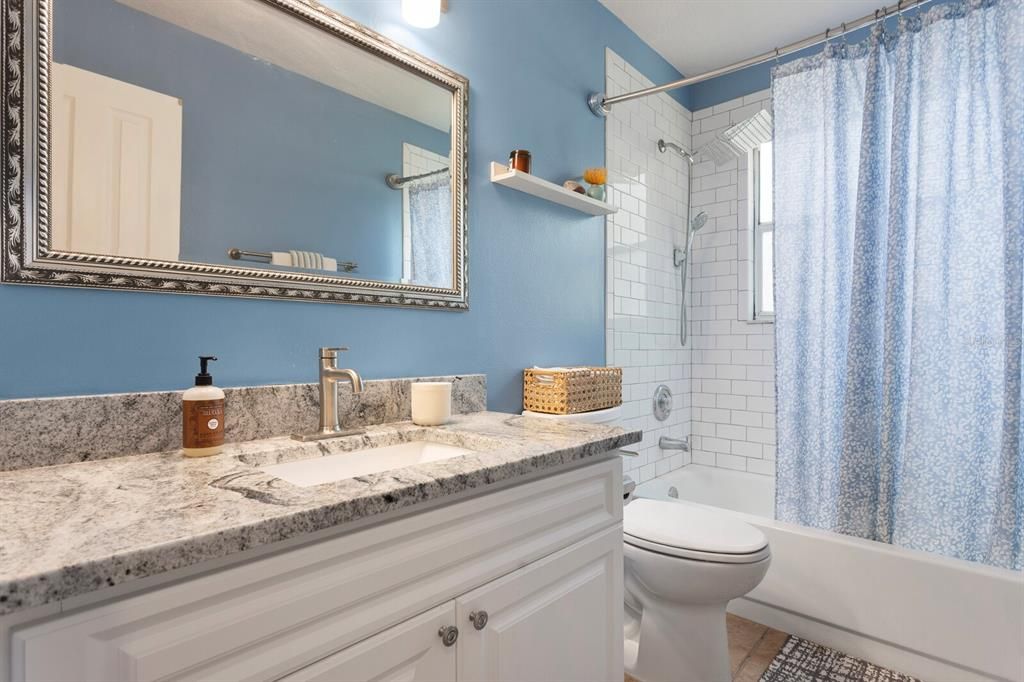 Под контрактом: $575,000 (4 спален, 2 ванн, 1816 Квадратных фут)