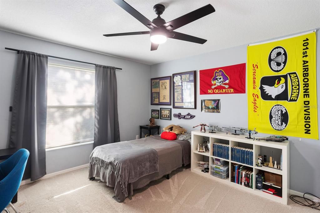 Под контрактом: $575,000 (4 спален, 2 ванн, 1816 Квадратных фут)