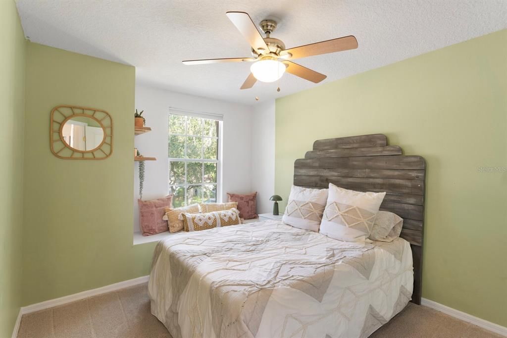 Под контрактом: $575,000 (4 спален, 2 ванн, 1816 Квадратных фут)