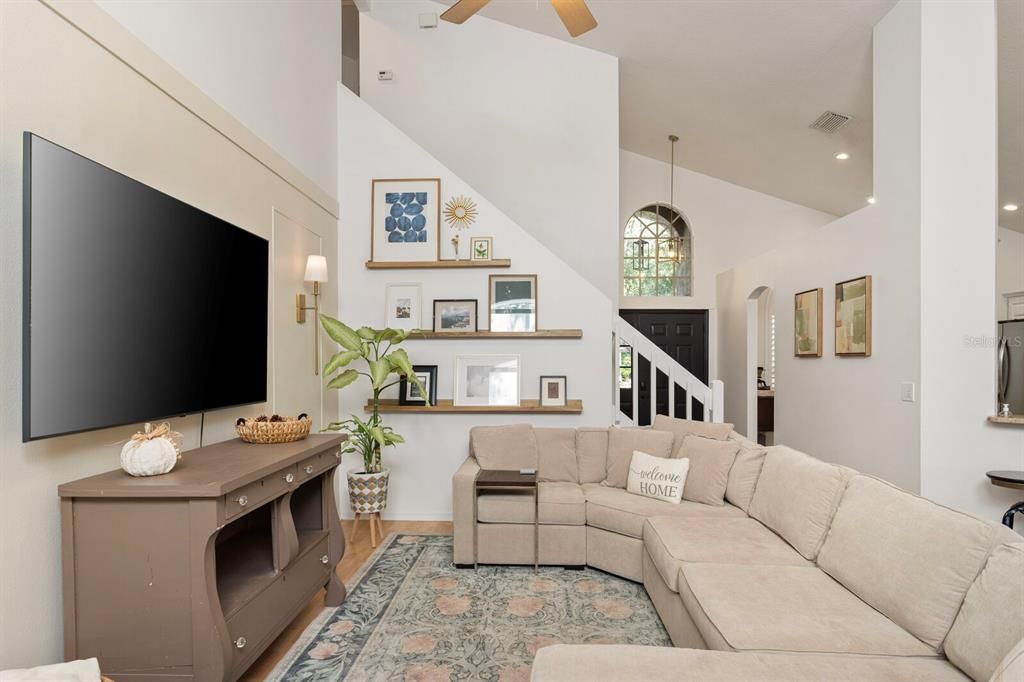 Под контрактом: $575,000 (4 спален, 2 ванн, 1816 Квадратных фут)