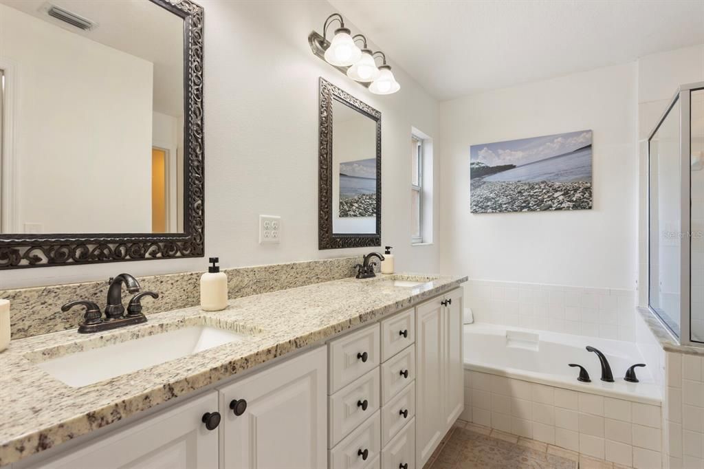 Под контрактом: $575,000 (4 спален, 2 ванн, 1816 Квадратных фут)