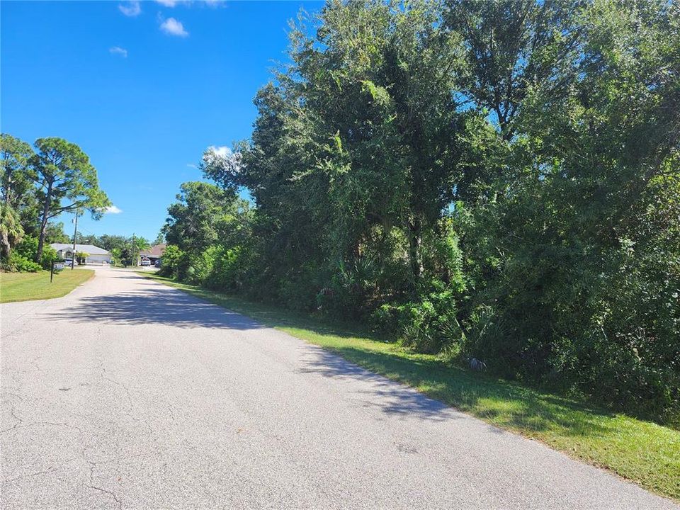 На продажу: $15,900 (0.23 acres)