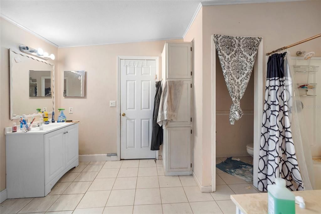 На продажу: $229,000 (4 спален, 2 ванн, 2280 Квадратных фут)