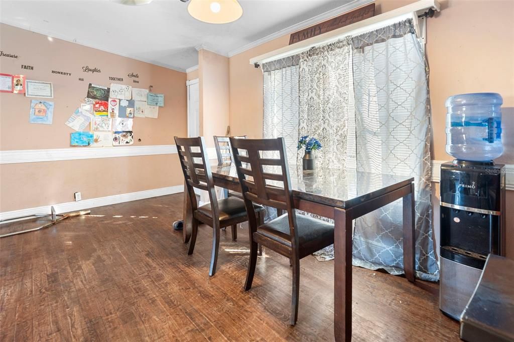 На продажу: $229,000 (4 спален, 2 ванн, 2280 Квадратных фут)