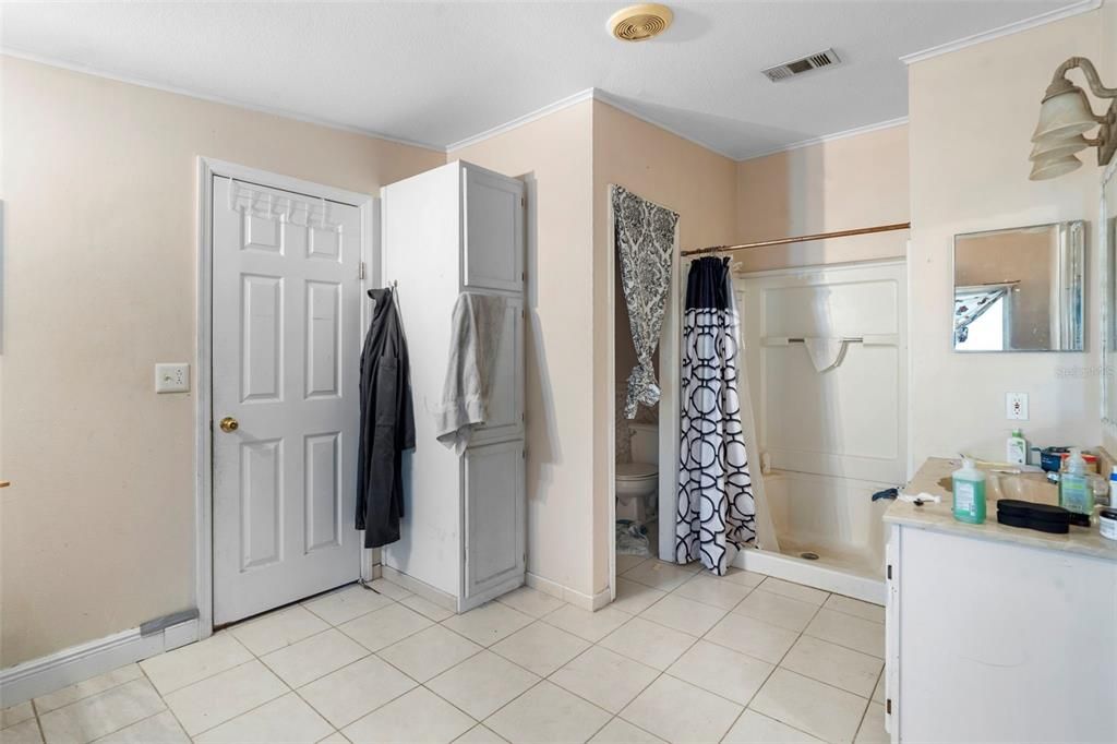 На продажу: $229,000 (4 спален, 2 ванн, 2280 Квадратных фут)