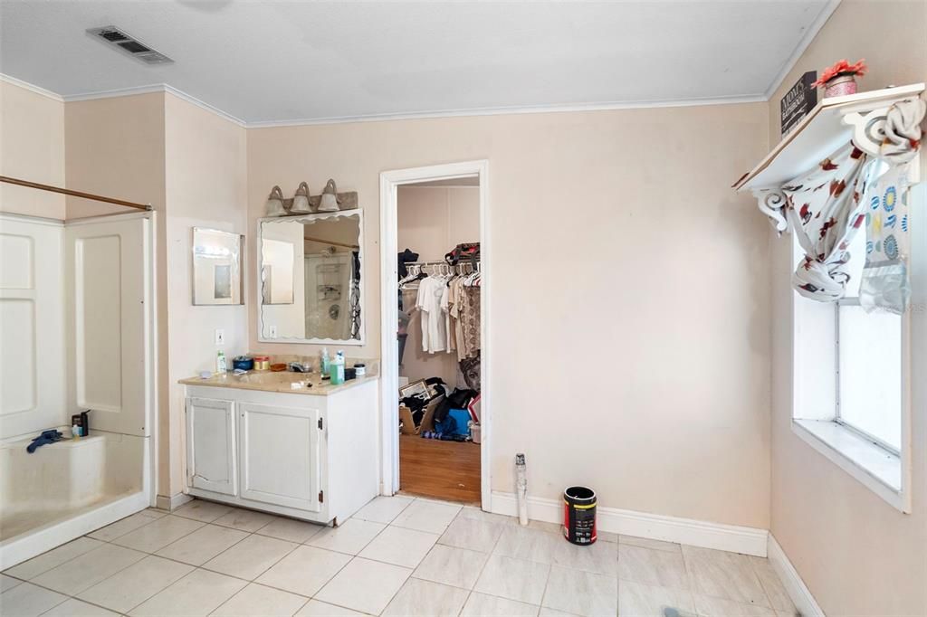 На продажу: $229,000 (4 спален, 2 ванн, 2280 Квадратных фут)