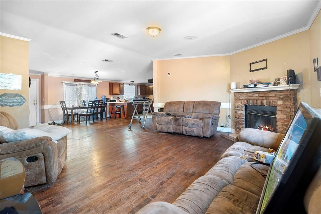 На продажу: $229,000 (4 спален, 2 ванн, 2280 Квадратных фут)