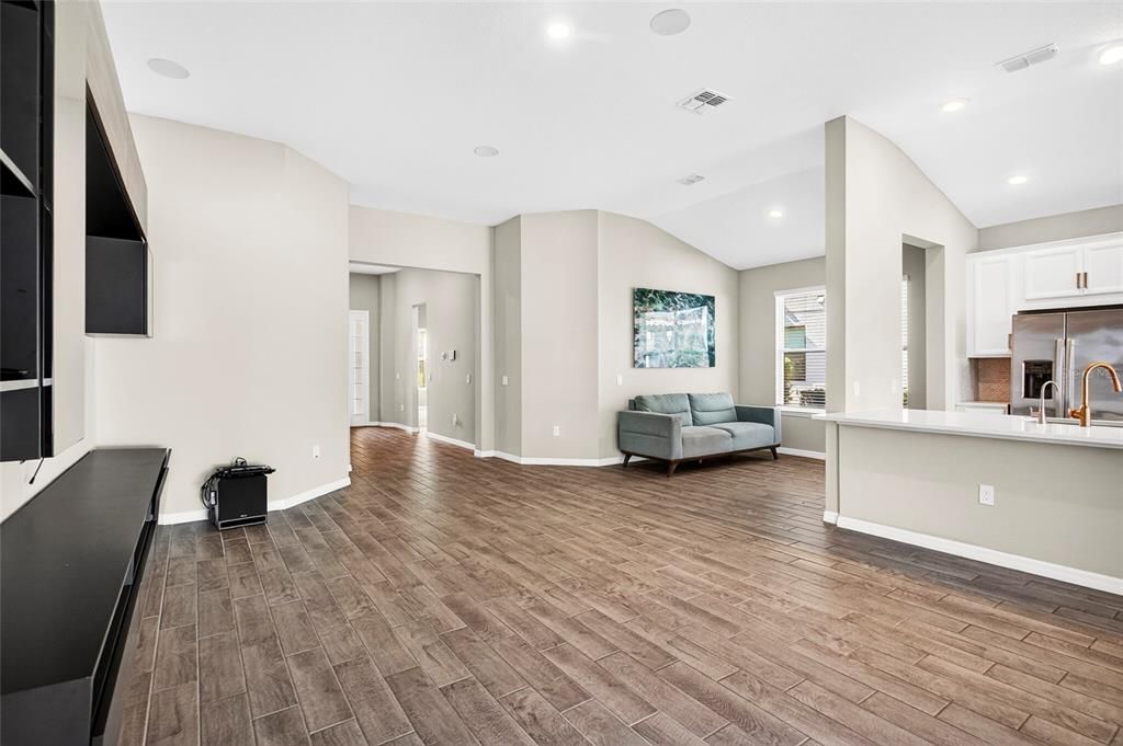 For Rent: $2,800 (3 beds, 2 baths, 1768 Square Feet)