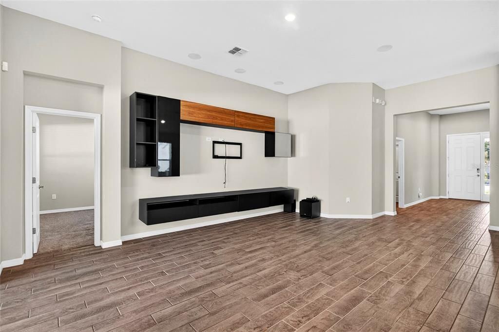 For Rent: $2,800 (3 beds, 2 baths, 1768 Square Feet)