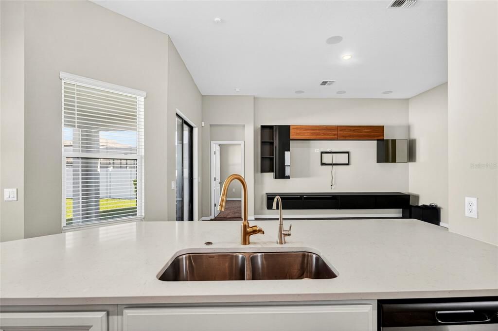 For Rent: $2,800 (3 beds, 2 baths, 1768 Square Feet)