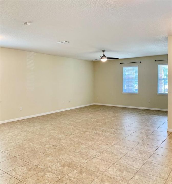 合同活跃: $2,850 (3 贝兹, 2 浴室, 2205 平方英尺)