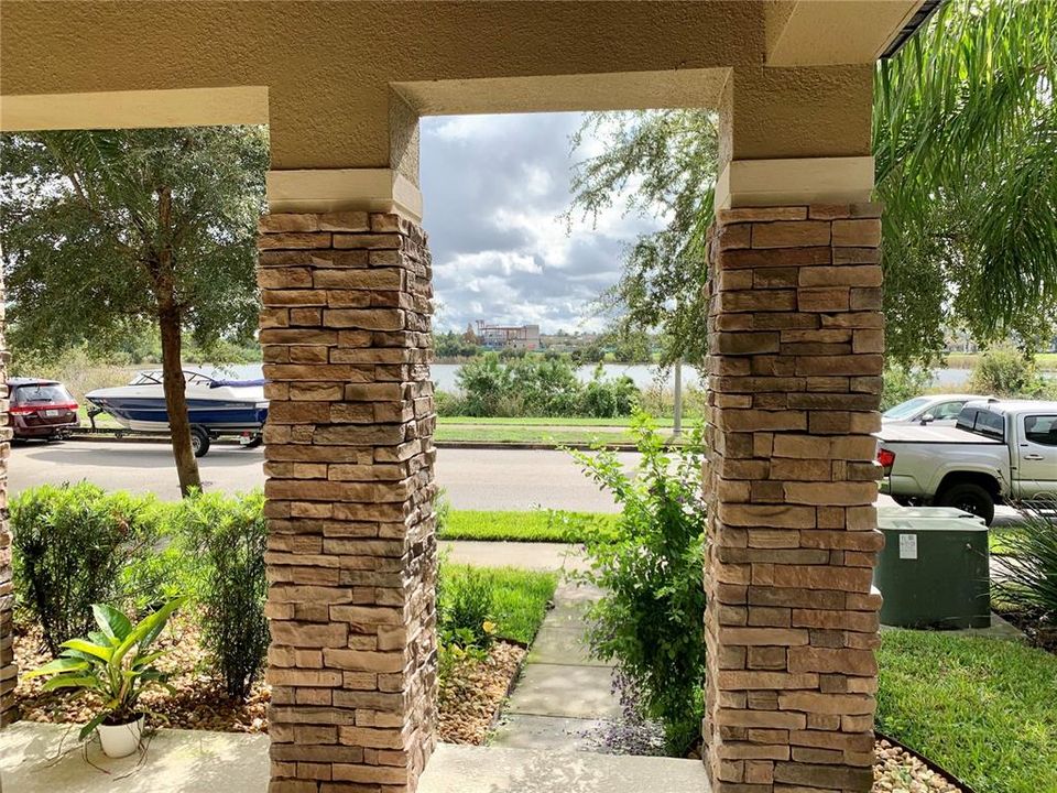 合同活跃: $2,850 (3 贝兹, 2 浴室, 2205 平方英尺)