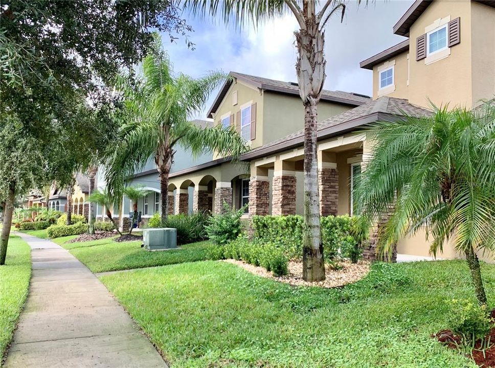 合同活跃: $2,850 (3 贝兹, 2 浴室, 2205 平方英尺)