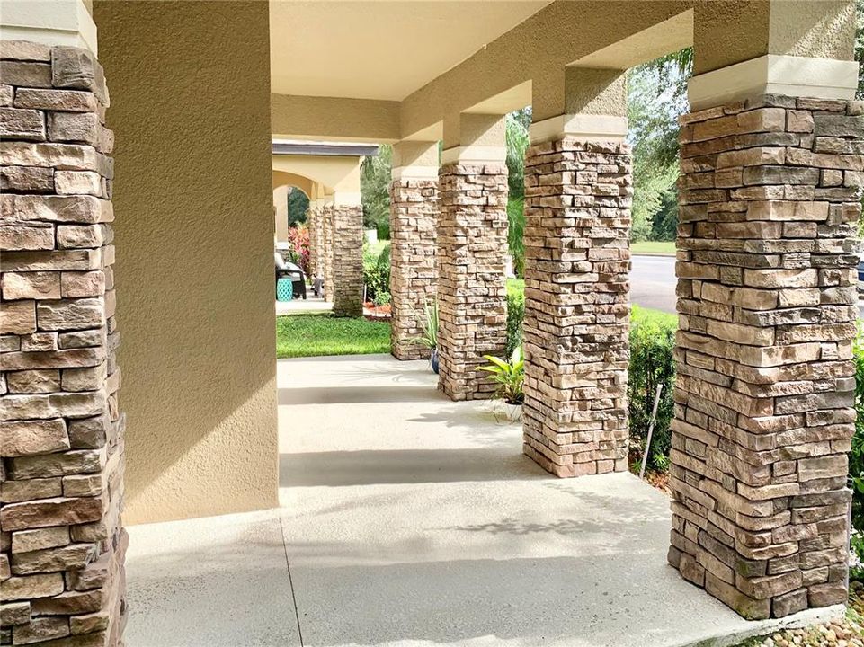 合同活跃: $2,850 (3 贝兹, 2 浴室, 2205 平方英尺)