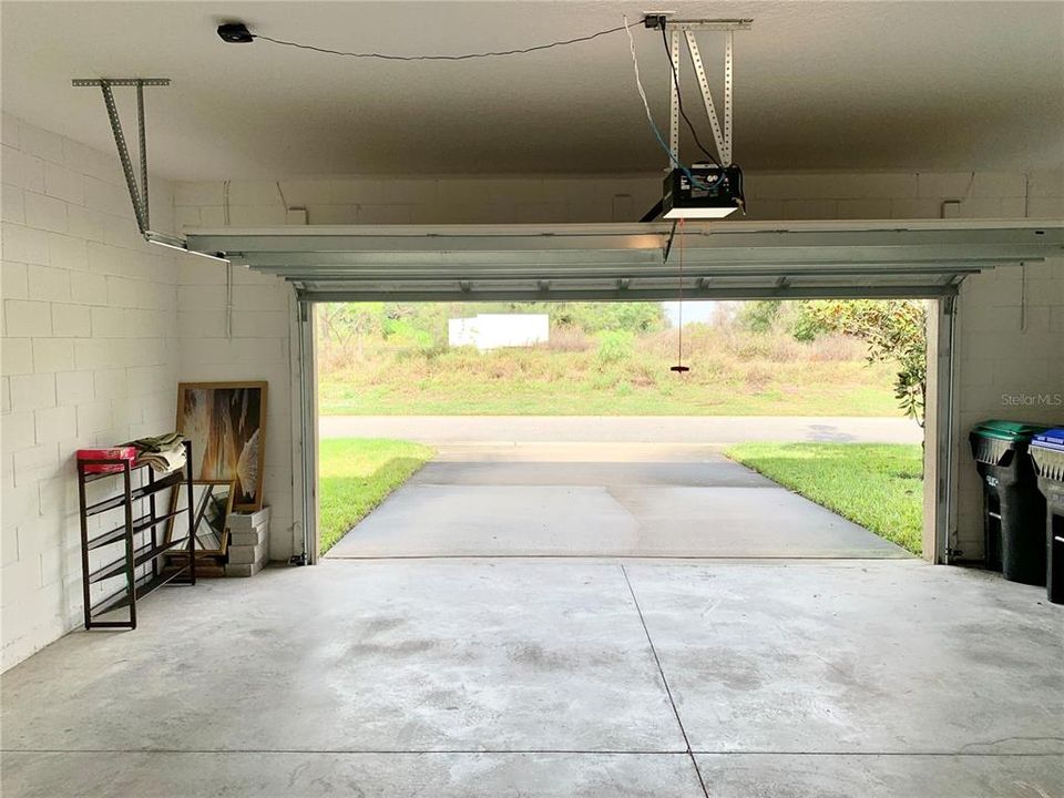 合同活跃: $2,850 (3 贝兹, 2 浴室, 2205 平方英尺)