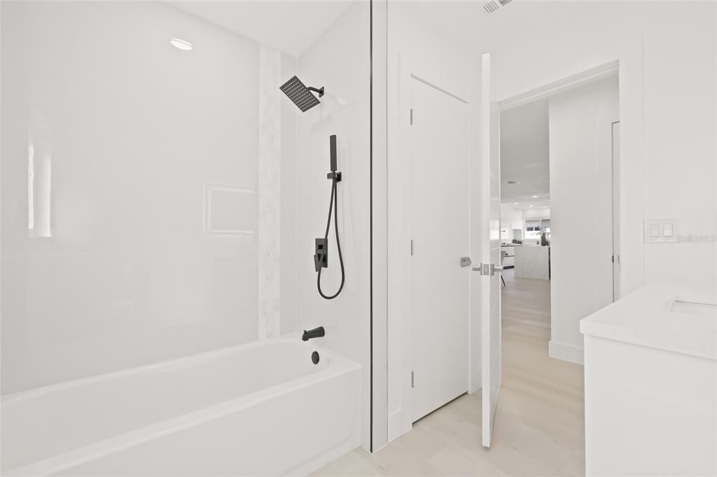 В аренду: $4,500 (3 спален, 2 ванн, 1646 Квадратных фут)