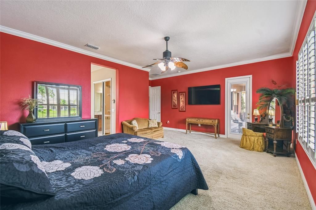 For Sale: $450,000 (2 beds, 2 baths, 2211 Square Feet)