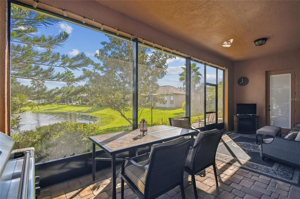 For Sale: $450,000 (2 beds, 2 baths, 2211 Square Feet)