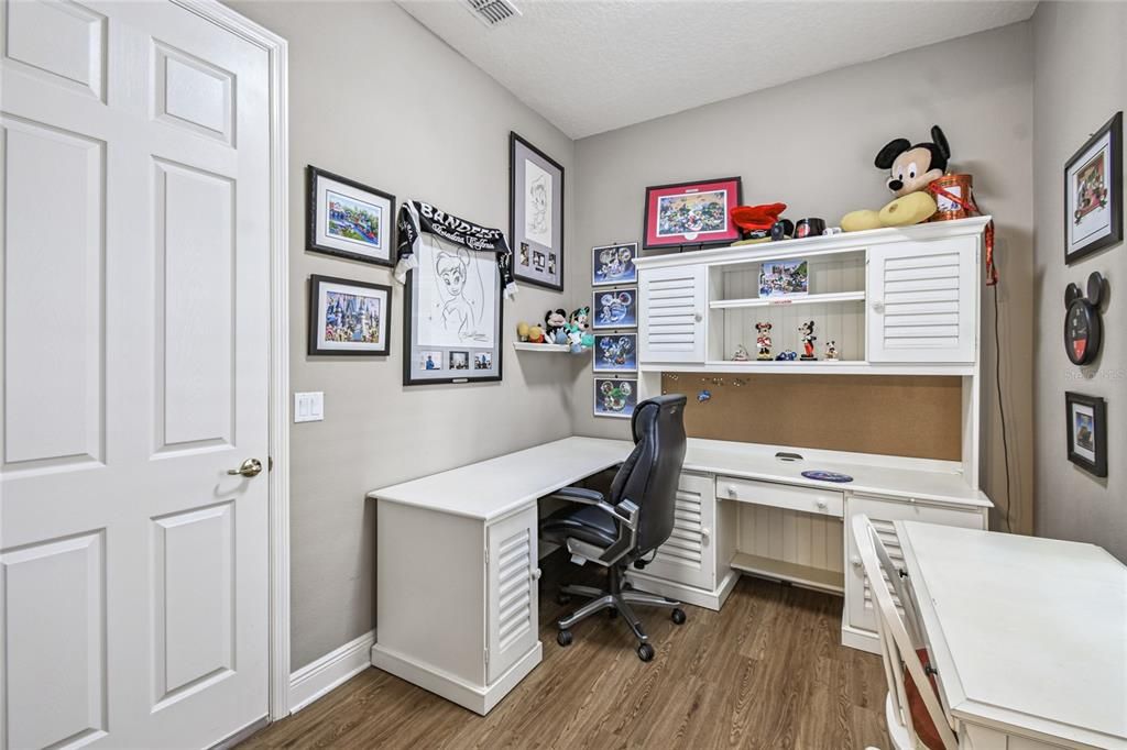 For Sale: $450,000 (2 beds, 2 baths, 2211 Square Feet)