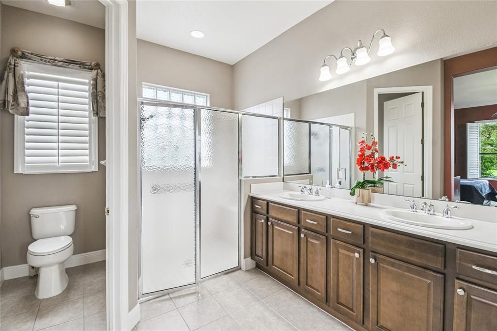 For Sale: $450,000 (2 beds, 2 baths, 2211 Square Feet)